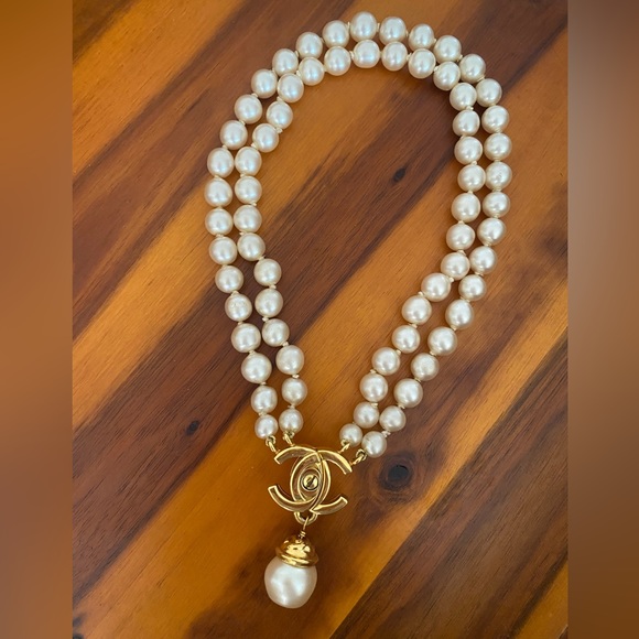 Chanel Vintage Pearl Double Stranded Turnlock Necklace ❌no offer or trade❌ - Picture 2 of 16